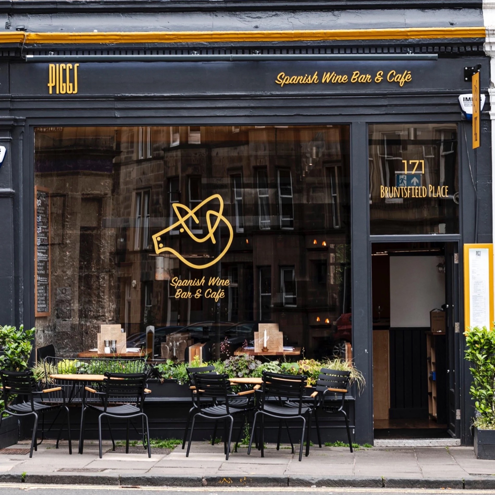The Piggs Bruntsfield shopfront with pavement tables and gold signage